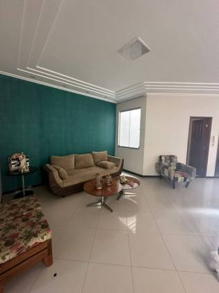 Casa com: 5 quartos, 3 suítes, e 3 banheiros. No bairro Marianga (Chiara) em Itabaiana.