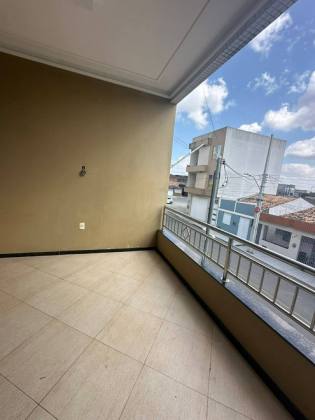 Casa com: 5 quartos, 3 suítes, e 3 banheiros. No bairro Marianga (Chiara) em Itabaiana.