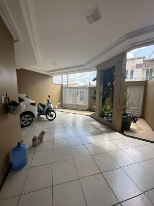 Casa com: 5 quartos, 3 suítes, e 3 banheiros. No bairro Marianga (Chiara) em Itabaiana.