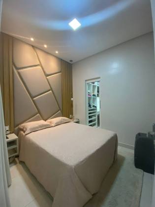 Casa com: 3 quartos, 1 suíte, e 6 vagas de garagem! no bairro Rotary Club em Itabaiana.