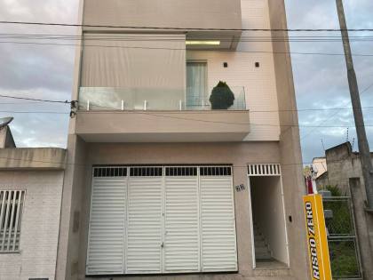 Casa com: 3 quartos, 1 suíte, e 6 vagas de garagem! no bairro Rotary Club em Itabaiana.