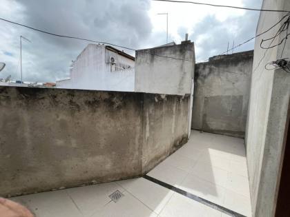 Casa duplex, com: 5 quartos, 2 suítes, próxima à Lokcar – Ideal para família grande.
