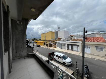 Casa duplex, com: 5 quartos, 2 suítes, próxima à Lokcar – Ideal para família grande.