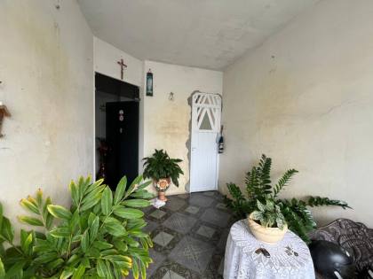 Casa duplex, com: 5 quartos, 2 suítes, próxima à Lokcar – Ideal para família grande.