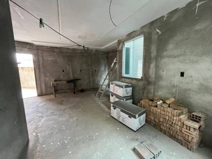 Casa duplex, com: 5 quartos, 2 suítes, próxima à Lokcar – Ideal para família grande.