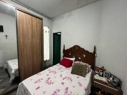 Casa duplex, com: 5 quartos, 2 suítes, próxima à Lokcar – Ideal para família grande.