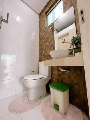 Casa com: 4 quartos, 1 suíte, no Centro de Itabaiana.