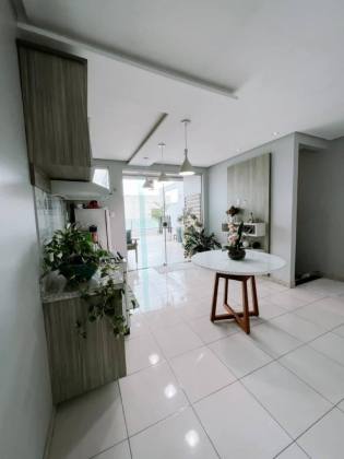 Casa com: 4 quartos, 1 suíte, no Centro de Itabaiana.