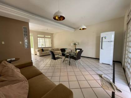 Casa para quem busca espaço, e conforto, com: 5 quartos, 4 banheiros na Avenida Nova (Bairro Serrano)