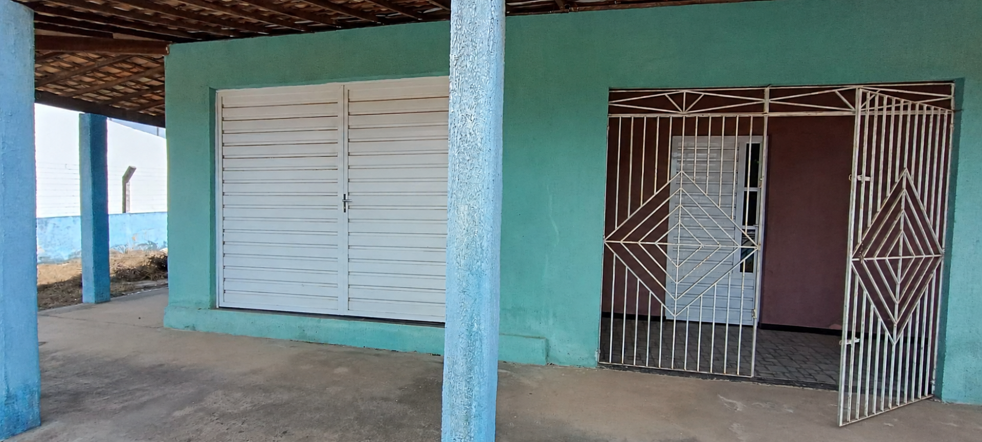 Oportunidade para Personalizar! Casa com Telhado Quatro Águas na Lagoa do Forno