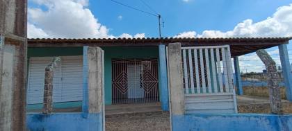 Oportunidade para Personalizar! Casa com Telhado Quatro Águas na Lagoa do Forno