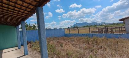 Oportunidade para Personalizar! Casa com Telhado Quatro Águas na Lagoa do Forno