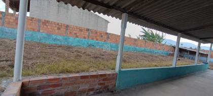 Oportunidade para Personalizar! Casa com Telhado Quatro Águas na Lagoa do Forno