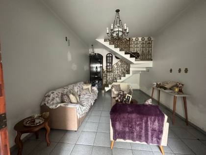 Casa Duplex para Aluguel na Avenida Dr. Airton Teles - Itabaiana/SE
