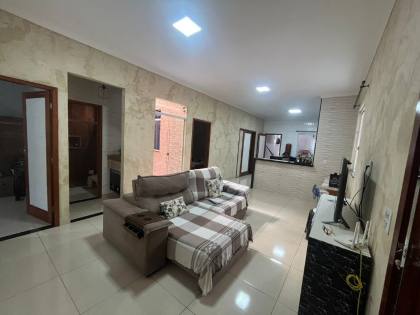 Casa com: 3 quartos, 1 suíte, no bairro Oviedo Teixeira em Itabaiana.