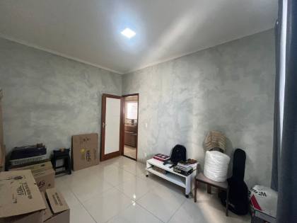 Casa com: 3 quartos, 1 suíte, no bairro Oviedo Teixeira em Itabaiana.
