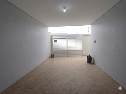 Casa com: 3 quartos, 1 suíte, no bairro Oviedo Teixeira em Itabaiana.
