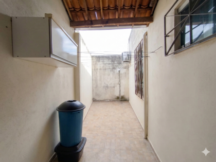 Casa com: 3 quartos, 1 suíte, no bairro Oviedo Teixeira em Itabaiana.
