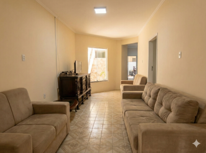 Casa Impecável no Marianga com Lazer Completo e 2 Garagens Independentes!