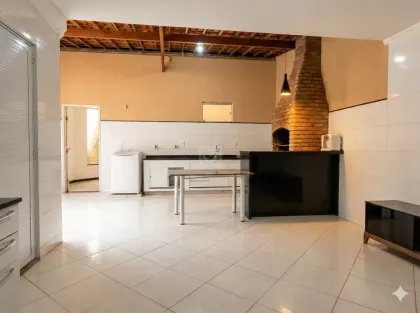 Casa Impecável no Marianga com Lazer Completo e 2 Garagens Independentes!