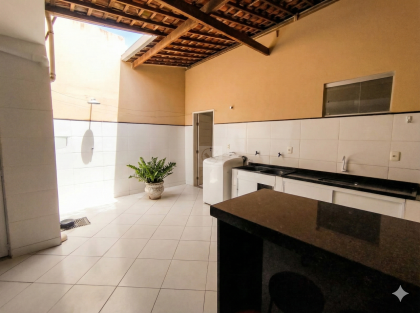 Casa Impecável no Marianga com Lazer Completo e 2 Garagens Independentes!