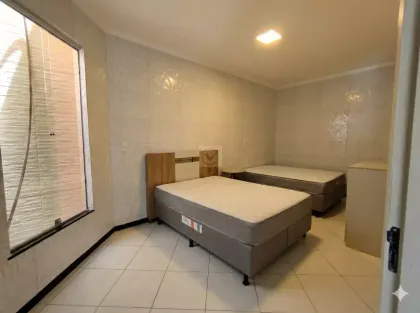 Casa Impecável no Marianga com Lazer Completo e 2 Garagens Independentes!