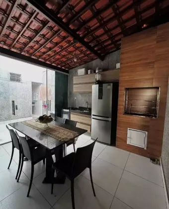 Casa com: 3 quartos, 2 suítes, e 4 banheiros, no bairro Marianga (Chiara) em Itabaiana.