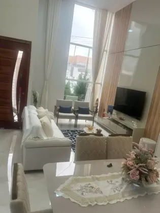Casa com: 4 quartos, 1 suíte, no bairro Anízio Amâncio de Oliveira em Itabaiana.