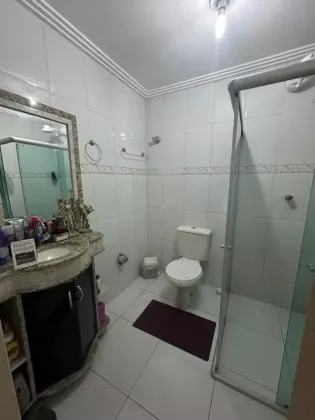 Casa com: 5 quartos, 3 suítes, no Centro de Itabaiana.