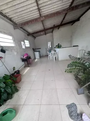 Casa com: 5 quartos, 3 suítes, no Centro de Itabaiana.
