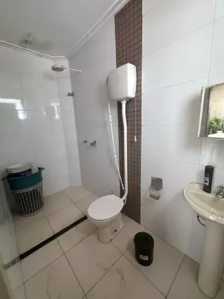 Casa com: 5 quartos, 3 suítes, no Centro de Itabaiana.