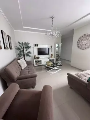 Casa com: 5 quartos, 3 suítes, no Centro de Itabaiana.
