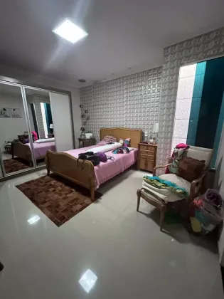 Casa com: 5 quartos, 3 suítes, no Centro de Itabaiana.