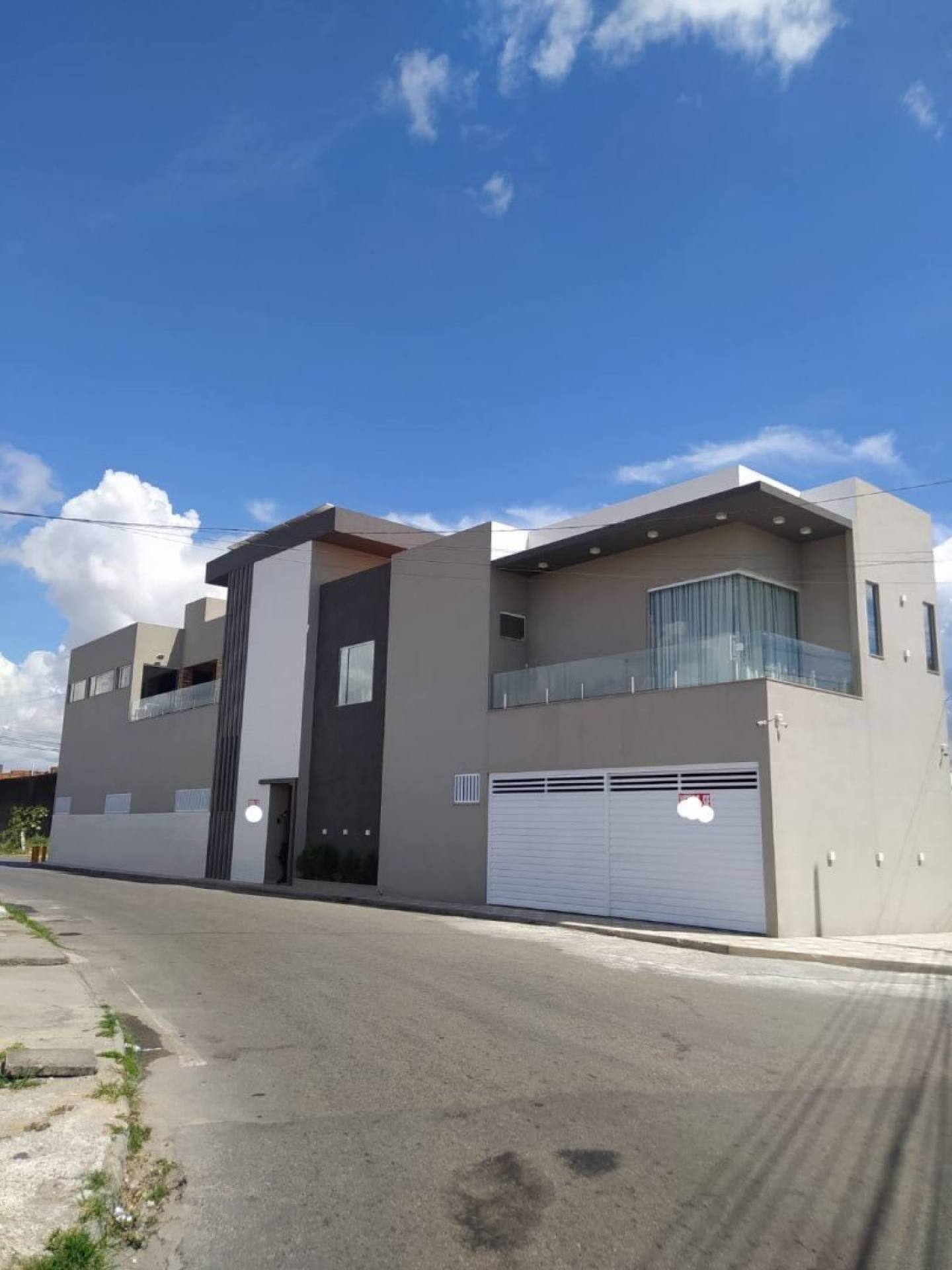 Casa de alto padrão, com: 3 quartos, 2 suítes, no bairro Marianga (Chiara) em Itabaiana.
