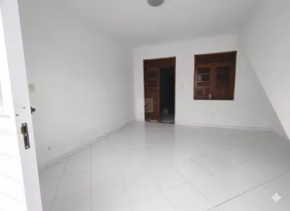Casa com 5 quartos, 1 suíte, 4 banheiros no Centro de Itabaiana