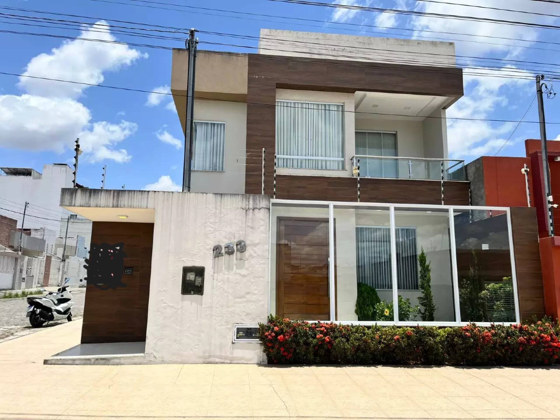Casa de alto padrão com: 4 quartos, 1 suíte, no bairro Marianga (Chiara) em Itabaiana.