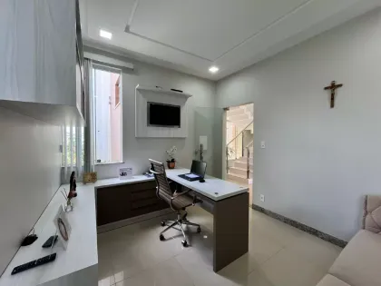 Casa de alto padrão com: 4 quartos, 1 suíte, no bairro Marianga (Chiara) em Itabaiana.