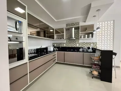Casa de alto padrão com: 4 quartos, 1 suíte, no bairro Marianga (Chiara) em Itabaiana.