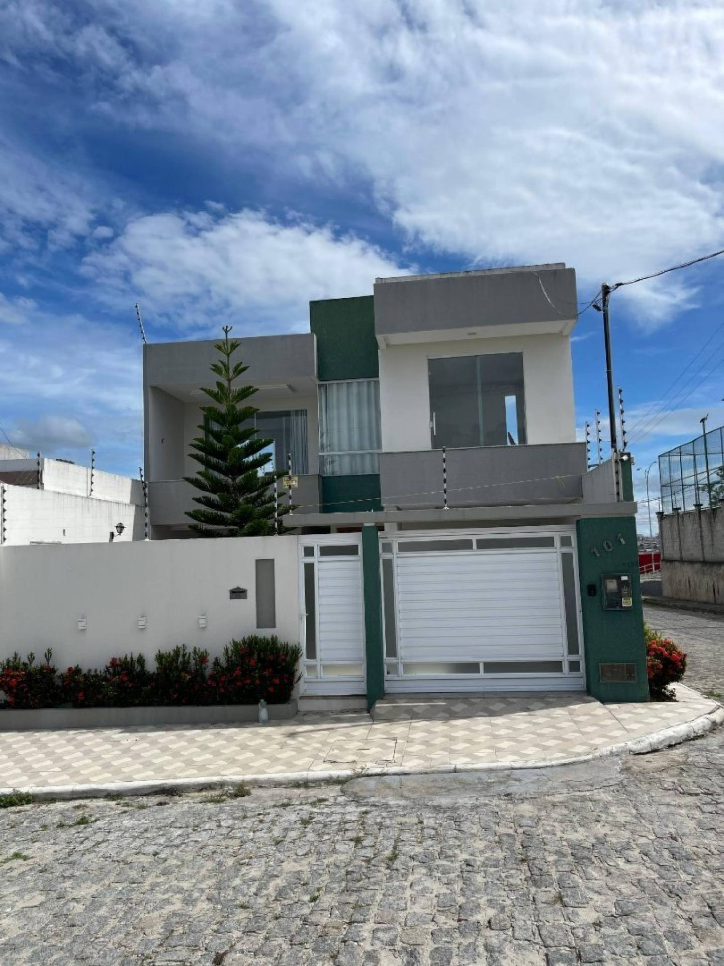 Casa de alto padrão com: 4 quartos, 1 suíte, no bairro Marianga (Chiara) em Itabaiana.