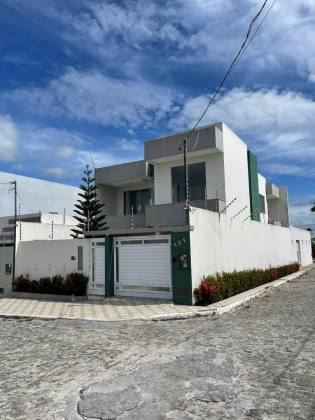Casa de alto padrão com: 4 quartos, 1 suíte, no bairro Marianga (Chiara) em Itabaiana.