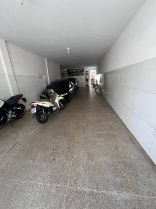 Casa bem localizada, e com 2 pavimentos, no Centro de Itabaiana.