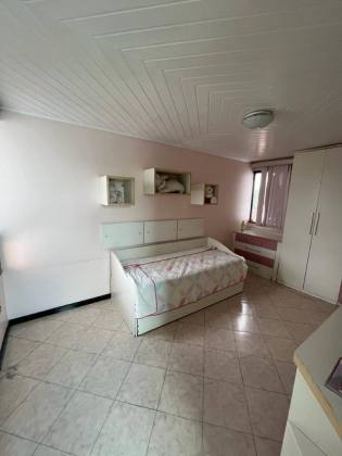Casa bem localizada, e com 2 pavimentos, no Centro de Itabaiana.