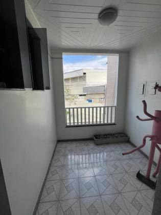 Casa bem localizada, e com 2 pavimentos, no Centro de Itabaiana.