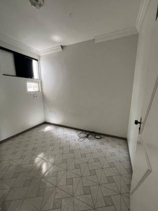 Casa bem localizada, e com 2 pavimentos, no Centro de Itabaiana.