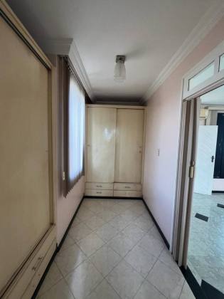 Casa bem localizada, e com 2 pavimentos, no Centro de Itabaiana.