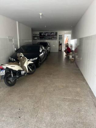 Casa bem localizada, e com 2 pavimentos, no Centro de Itabaiana.