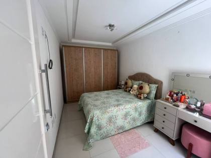 Casa com: 4 quartos, 1 suíte, piscina, área gourmet, e muito mais! E excelente localização no Centro de Itabaiana.