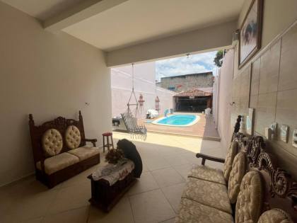Casa com: 4 quartos, 1 suíte, piscina, área gourmet, e muito mais! E excelente localização no Centro de Itabaiana.