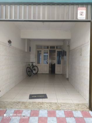 Casa com: 6 quartos, 2 suítes, no Centro de Itabaiana.