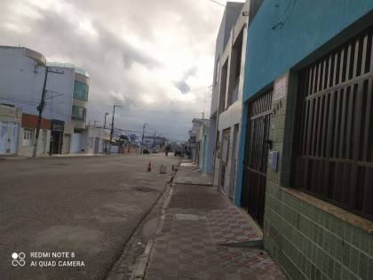 Casa com: 6 quartos, 2 suítes, no Centro de Itabaiana.